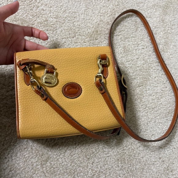 COPY - Vintage Dooney & Bourke crossbody - Picture 6 of 6
